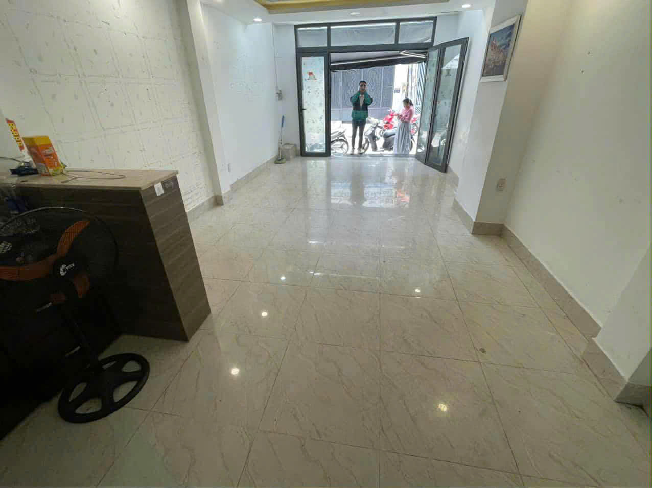 HẺM XE TẢI - PHẠM VĂN ĐỒNG , BÌNH THẠNH ,  XE HƠI NGỦ TRONG NHÀ-NHÀ MỚI 5 TẦNG 8.5 TỶ