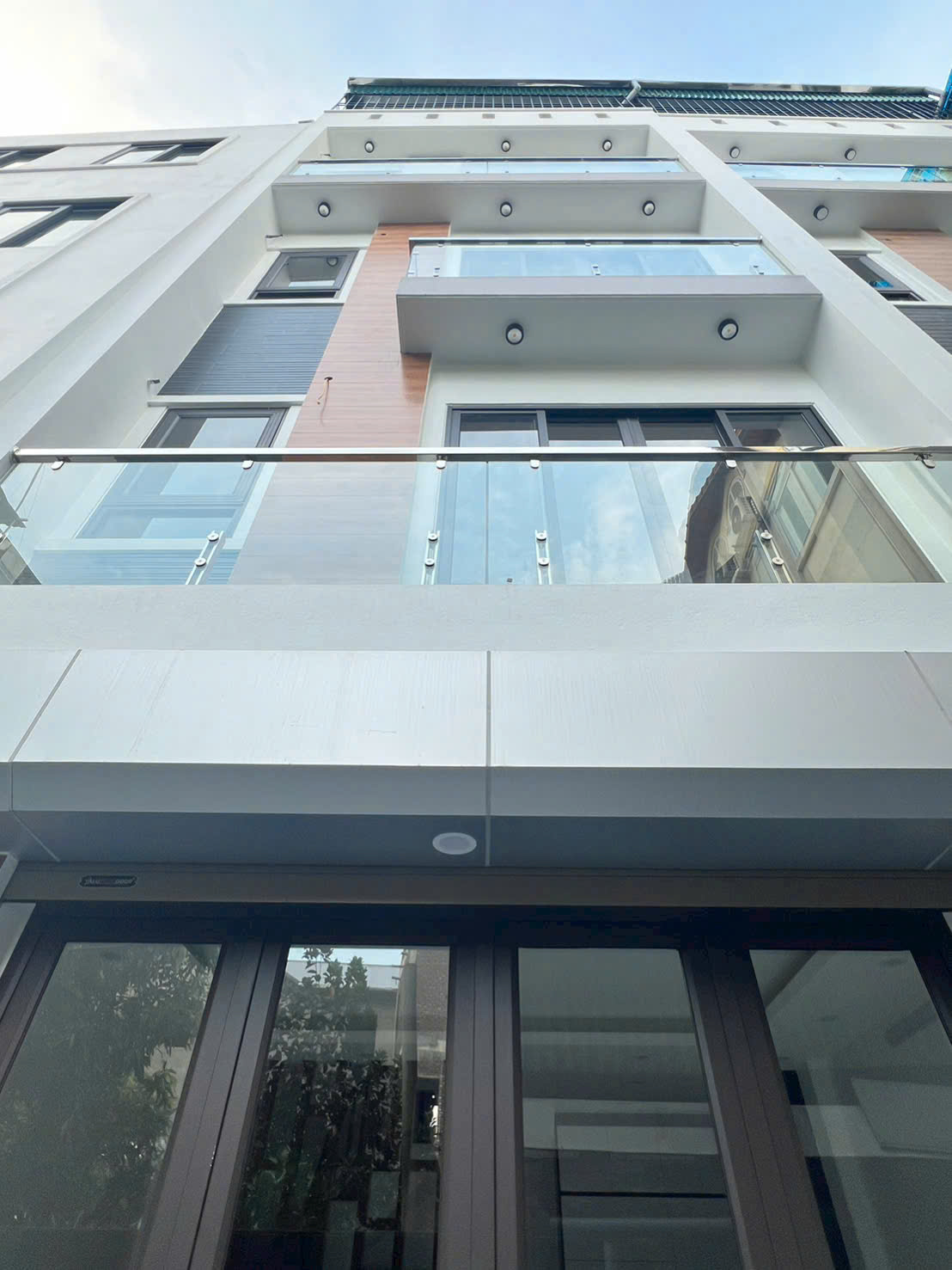 Nhà Cự Khối 43m2 x 5t ngõ rộng, 3.9m ô tô 4 chỗ vào nhà