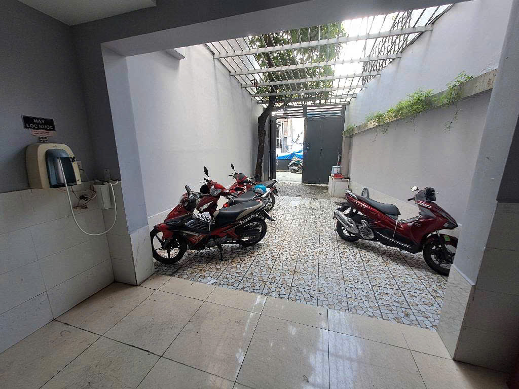 Bán nhà hẻm LỚN diện tích 107m2 đường Thoại Ngọc Hầu, P. Hòa Thạnh, Q. Tân Phú.