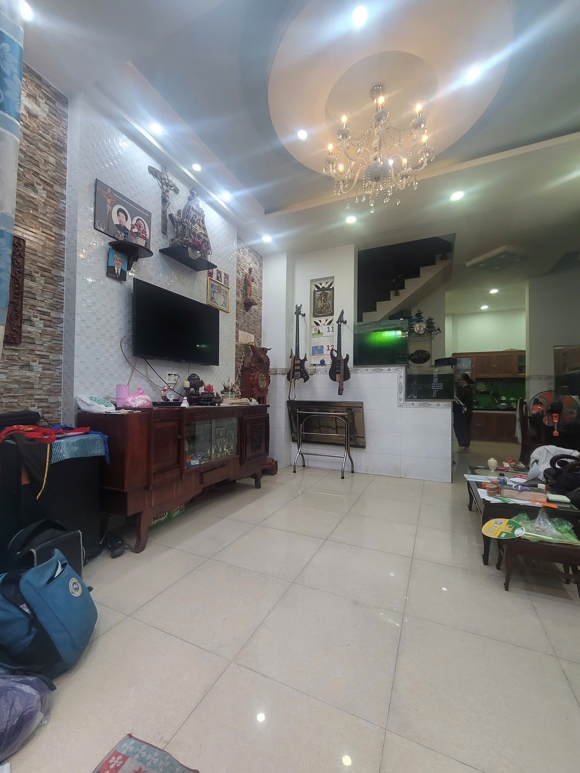 Bán nhà MT đường khu Bàu Cát,ngang 5,7m,4 tầng.