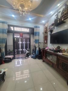 Bán nhà MT đường khu Bàu Cát,ngang 5,7m,4 tầng.