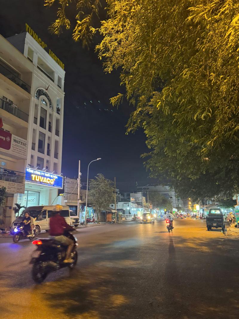 NHÀ CHÍNH CHỦ GỬI - O TÔ NGỦ TRONG NHÀ