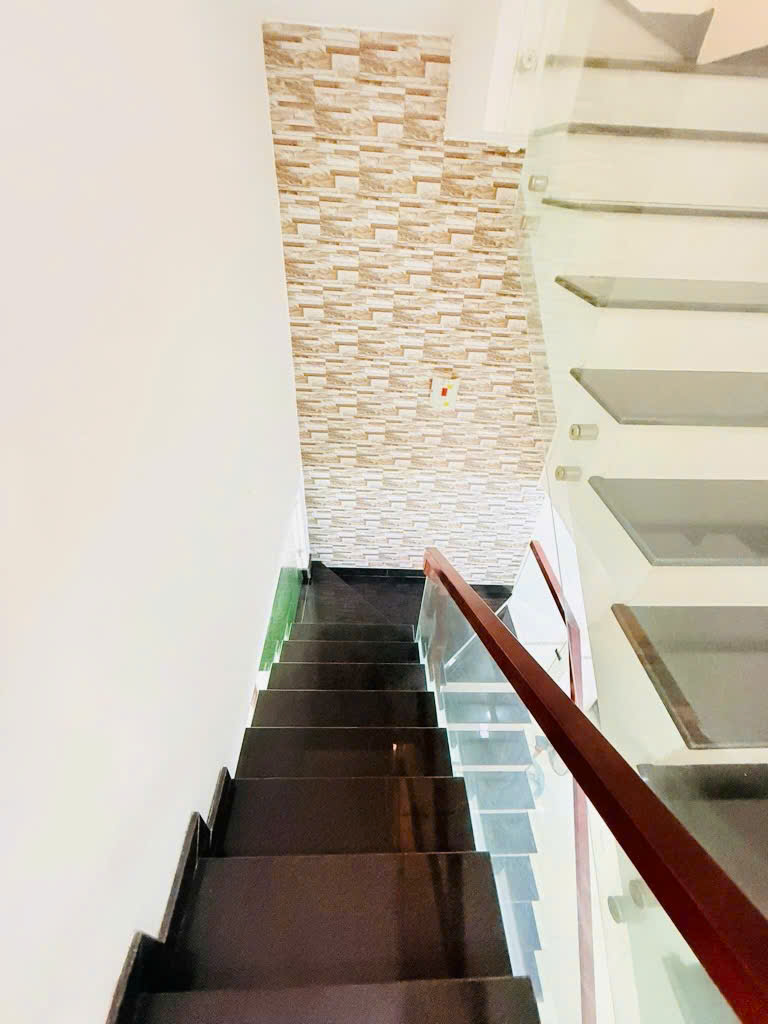 BÁN NHÀ HƯƠNG LỘ 2 - 50M2 - 2 TẦNG - HẺM XE HƠI