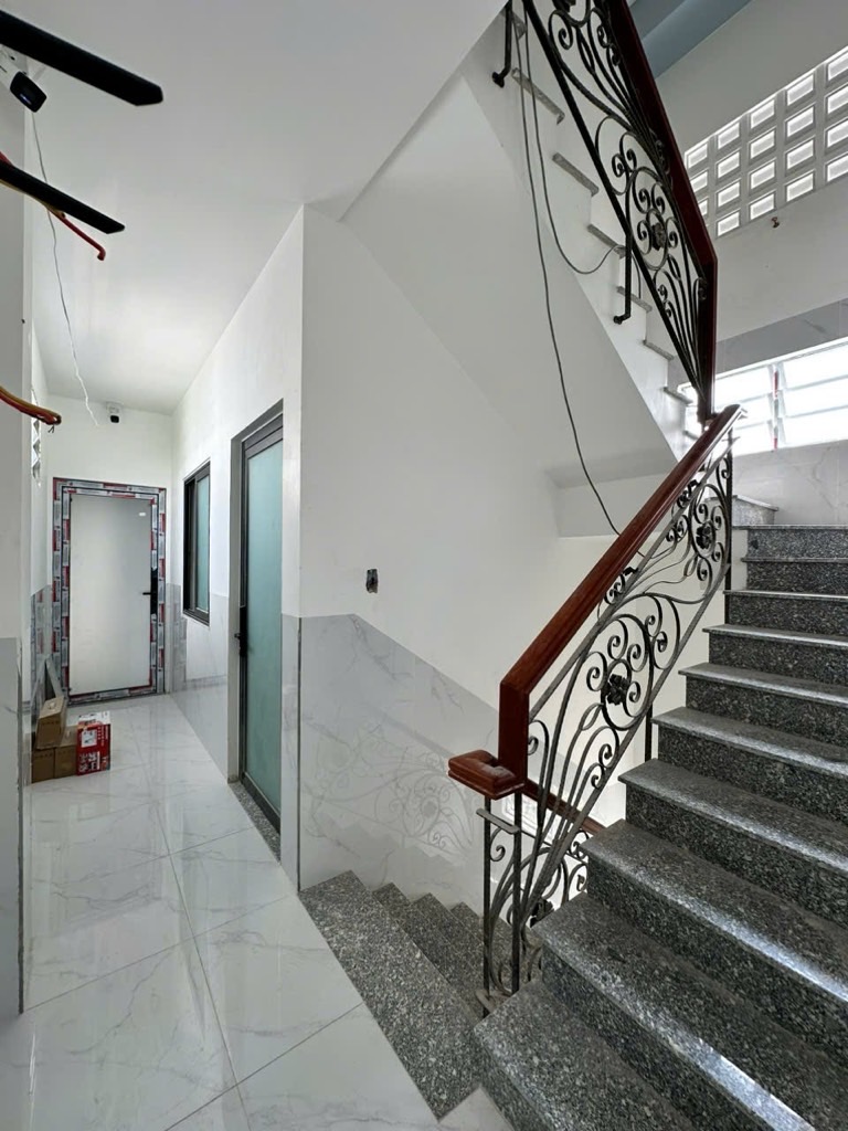BÁN CHDV 5 TẦNG - 20 PHÒNG- THU NHẬP 80 TRIỆU/ THÁNG - NGAY HOÀNG DIỆU 2. THỦ ĐỨC