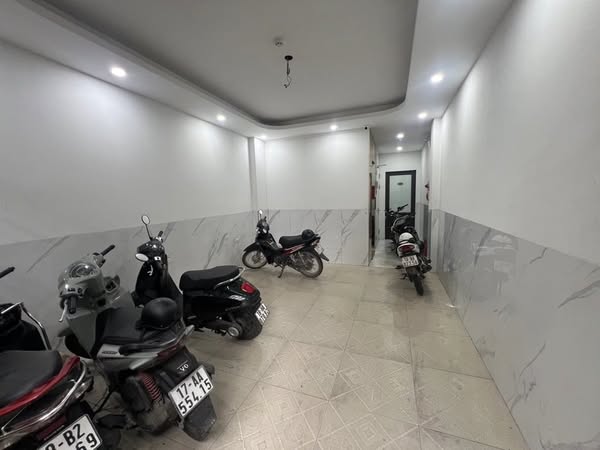 TOÀ NHÀ CĂN HỘ DỊCH VỤ, VỊ TRÍ ĐỈNH CAO, CÁCH MẶT PHỐ 80M, Ô TÔ CON ĐỖ CỬA