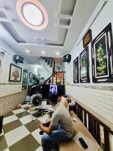 Nhà đẹp Hoàng Mai dân xây, bê tông cốt thép, nhà còn rất đẹp, giá nhỉnh 7 tỷ