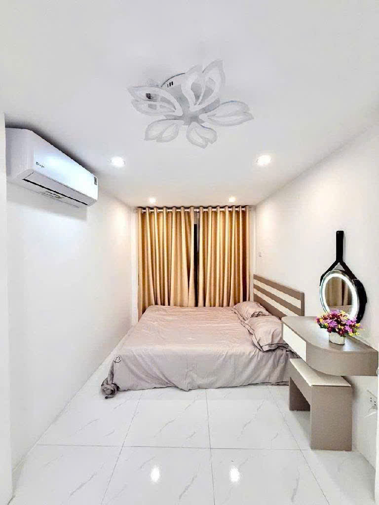 NHÀ ĐẸP TRƯƠNG ĐỊNH, NỞ HẬU- VỪA TIỀN - Ở NGAY - GẦN TRƯỜNG ĐẠI HỌC BỆNH VIỆN