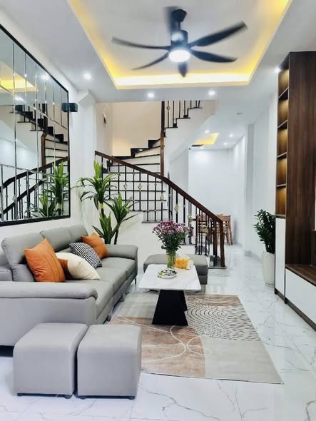 Nhà Dân xây 4 tầng, Hoàng Mai. Tiện ích bạt ngàn  Diện tích sử dụng: 36m² x 4 phòng ngủ