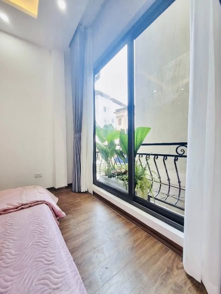 Nhà Dân xây 4 tầng, Hoàng Mai. Tiện ích bạt ngàn  Diện tích sử dụng: 36m² x 4 phòng ngủ