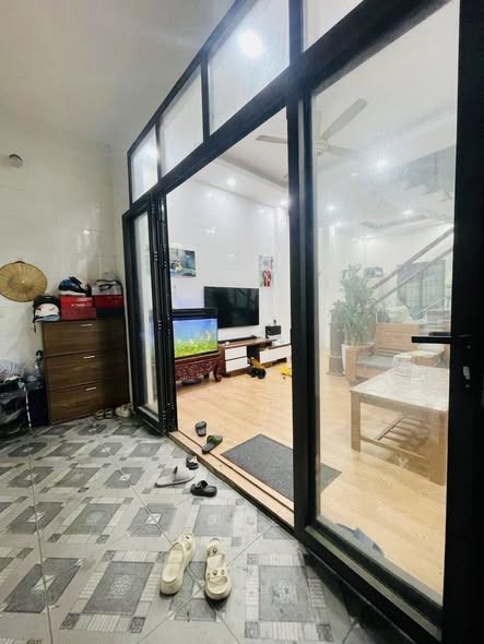 N.H.À đẹp - HOÀNG MAI có sân để xe. 46m / nhỉnh 3 tỷ