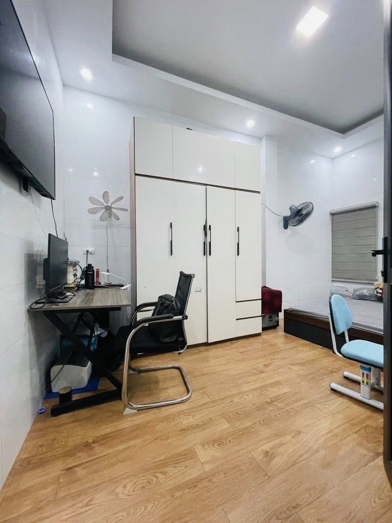 N.H.À đẹp - HOÀNG MAI có sân để xe. 46m / nhỉnh 3 tỷ