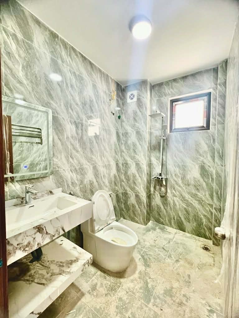 Siêu đẹp, 5 tầng thang máy nhập, mặt ngõ kinh doanh, ô tô thông. Xung quanh các trường ĐH Lớn Bách - Kinh - Xây, các bệnh viện tuyến đầu TW