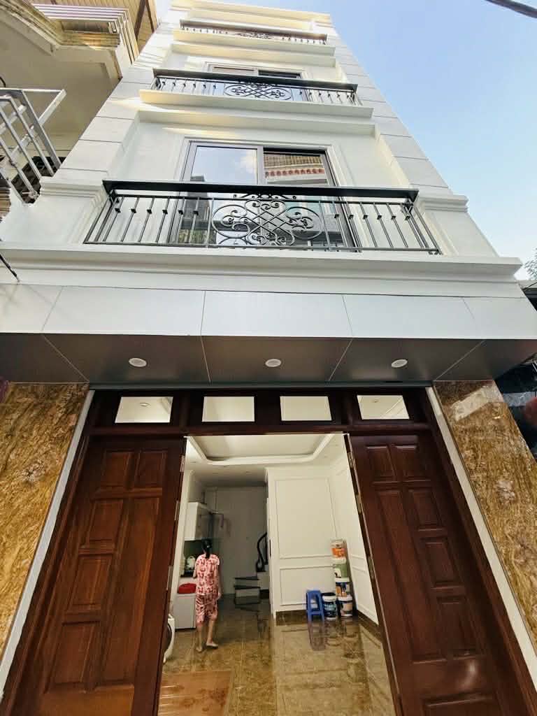 Siêu đẹp, 5 tầng thang máy nhập, mặt ngõ kinh doanh, ô tô thông. Xung quanh các trường ĐH Lớn Bách - Kinh - Xây, các bệnh viện tuyến đầu TW