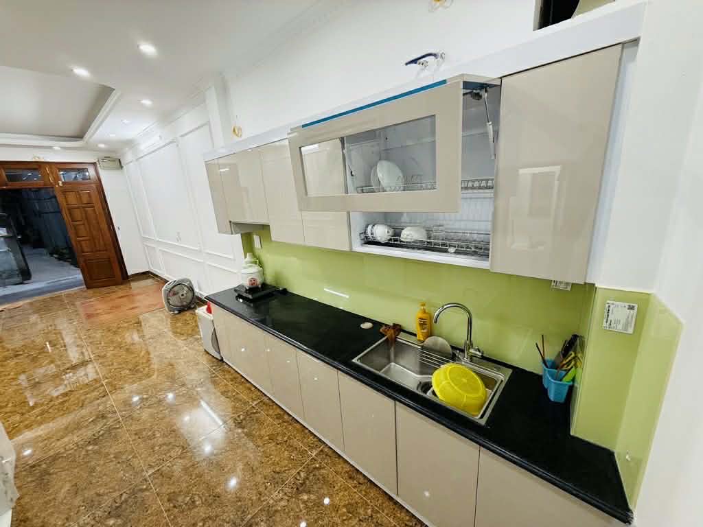 Siêu đẹp, 5 tầng thang máy nhập, mặt ngõ kinh doanh, ô tô thông. Xung quanh các trường ĐH Lớn Bách - Kinh - Xây, các bệnh viện tuyến đầu TW