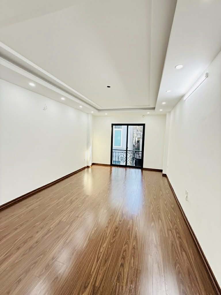 Siêu đẹp, 5 tầng thang máy nhập, mặt ngõ kinh doanh, ô tô thông. Xung quanh các trường ĐH Lớn Bách - Kinh - Xây, các bệnh viện tuyến đầu TW