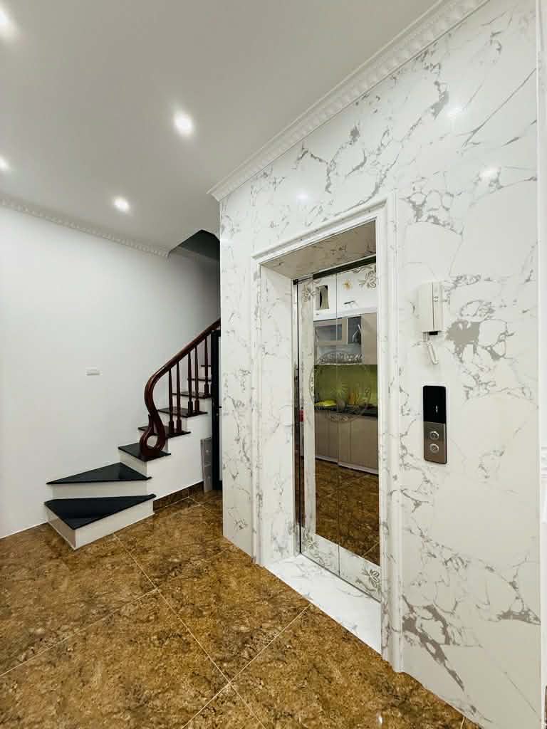 Siêu đẹp, 5 tầng thang máy nhập, mặt ngõ kinh doanh, ô tô thông. Xung quanh các trường ĐH Lớn Bách - Kinh - Xây, các bệnh viện tuyến đầu TW