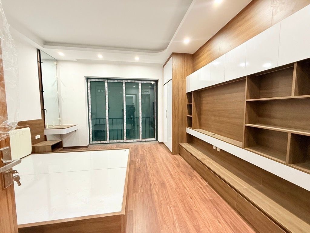 30M RA MẶT PHỐ GIẢI PHÓNG - 5 TẦNG THANG MÁY CHẠY VÙ VÙ - KHÔNG QH - TƯƠNG LAI CÁCH MẶT PHỐ VÀI MÉT