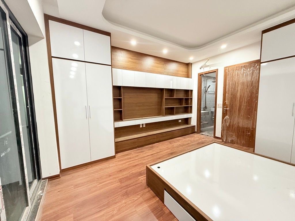 30M RA MẶT PHỐ GIẢI PHÓNG - 5 TẦNG THANG MÁY CHẠY VÙ VÙ - KHÔNG QH - TƯƠNG LAI CÁCH MẶT PHỐ VÀI MÉT