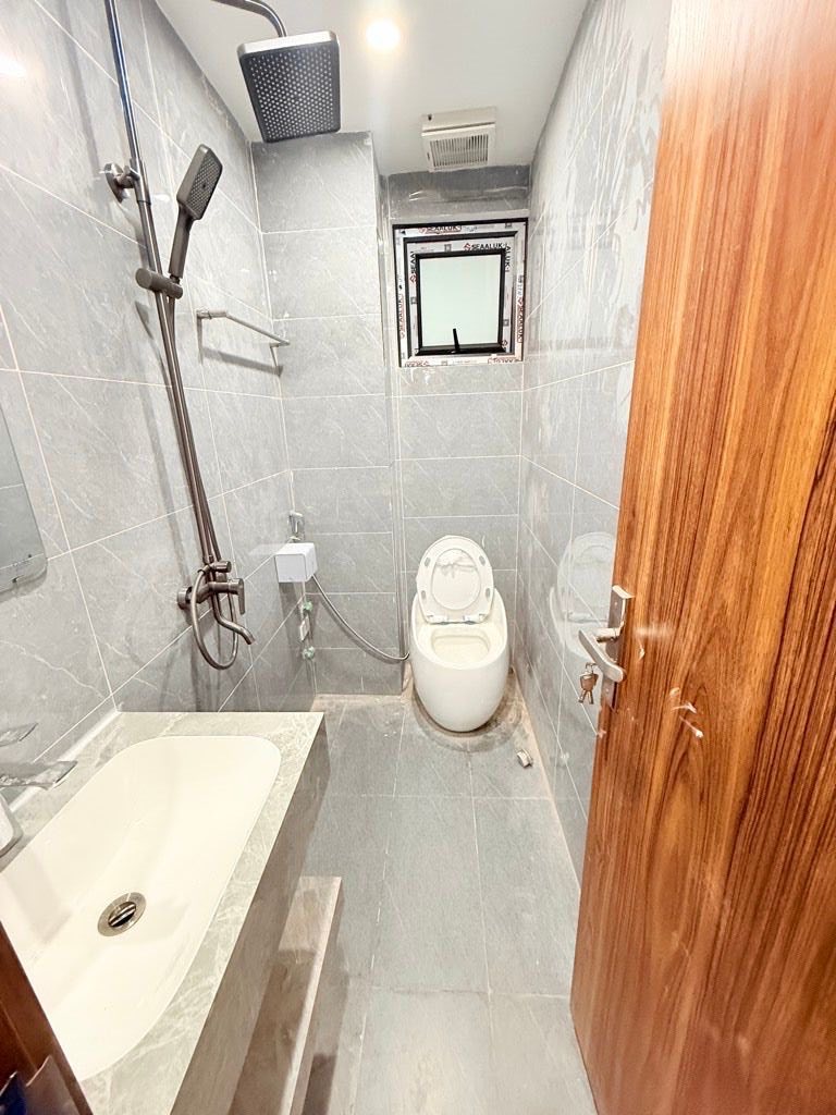 30M RA MẶT PHỐ GIẢI PHÓNG - 5 TẦNG THANG MÁY CHẠY VÙ VÙ - KHÔNG QH - TƯƠNG LAI CÁCH MẶT PHỐ VÀI MÉT