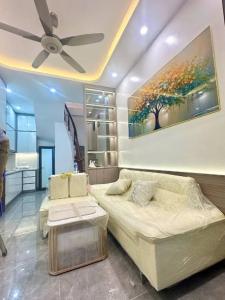 TẦNG MỚI KÍNH KOONG - NGÕ THÔNG TỨ TUNG - VF3 ĐỖ CỔNG - 80M ra phố Giải Phóng