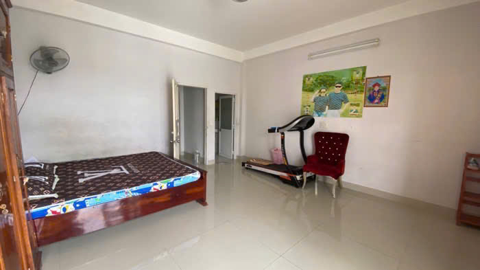 Bán gấp nhà 4 tầng, 117m2, mặt tiền 5m, Quận 12, gần Quốc lộ 1A, giá chỉ trên 7 tỷ.