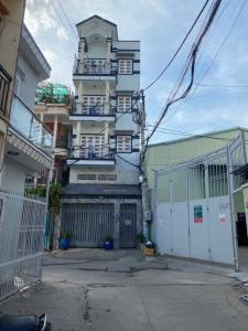 Bán gấp nhà 4 tầng, 117m2, mặt tiền 5m, Quận 12, gần Quốc lộ 1A, giá chỉ trên 7 tỷ.
