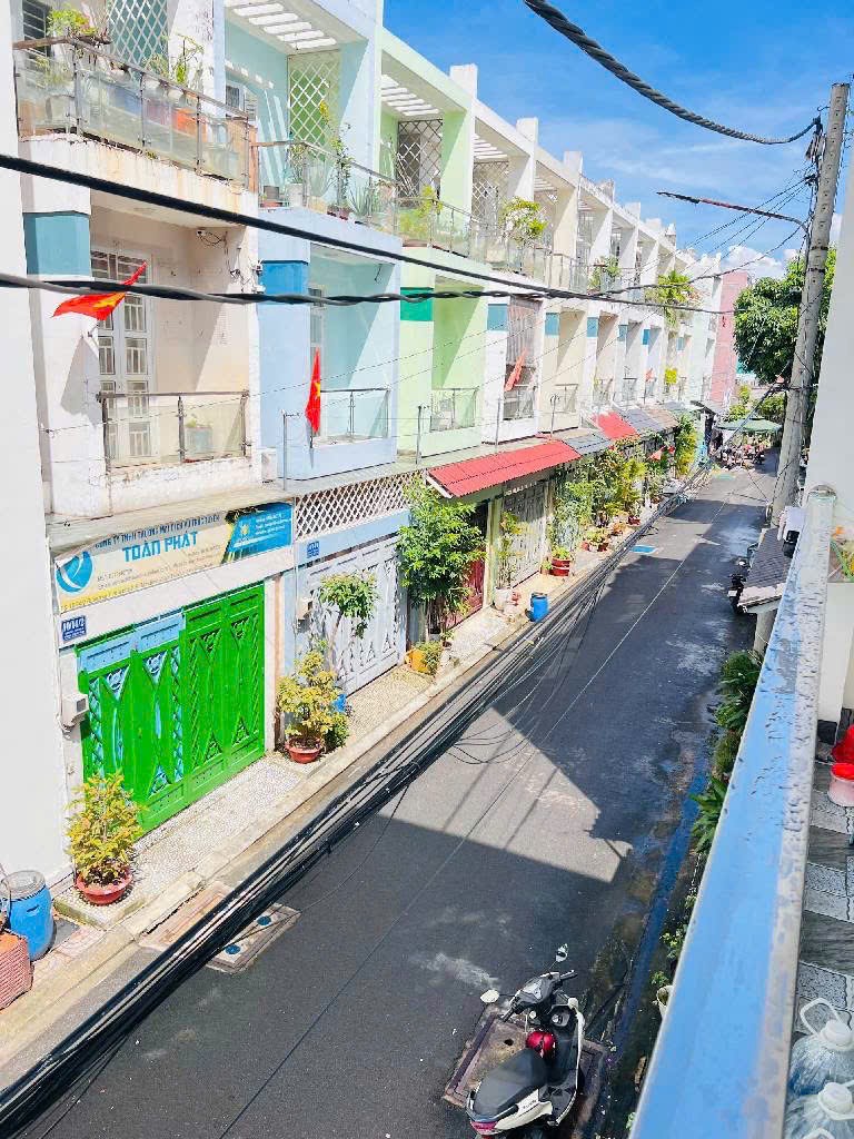 CHỦ NHIỆT BÁN- GIẢM SÂU 600 TRIỆU, CHỈ 8,6 TỶ- NHÀ GÓC 2 MẶT TIỀN, 3 TẦNG- KHU VIP TAM BÌNH, THỦ ĐỨC