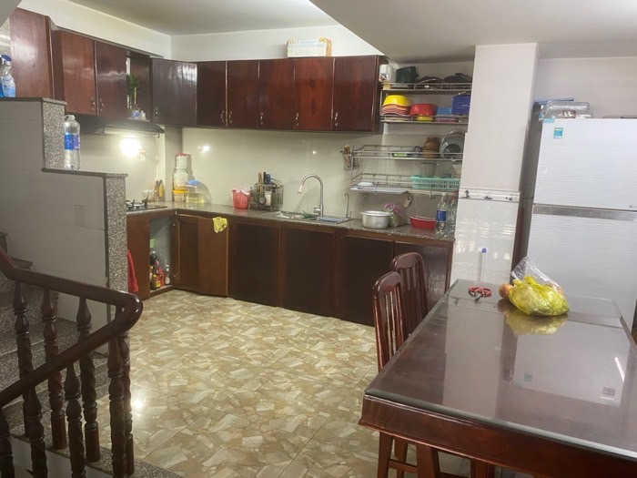 Ngay cao đẳng  điện lực.  Nhà 1 trệt  3 lầu  ,6 pn,7wc  Hẻm xe hơi  đậu trong nhà  sát mặt tiền  Giá 7.××tỷ  Lh 0976615422 (thịnh)