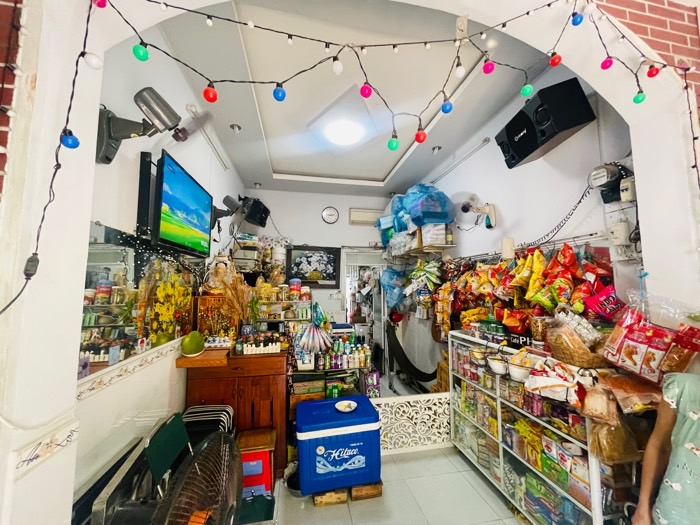 Nhà trung tâm Phú Nhuận, 2 mặt xe hơi trước sau, thông thoáng, thuận tiện kinh doanh