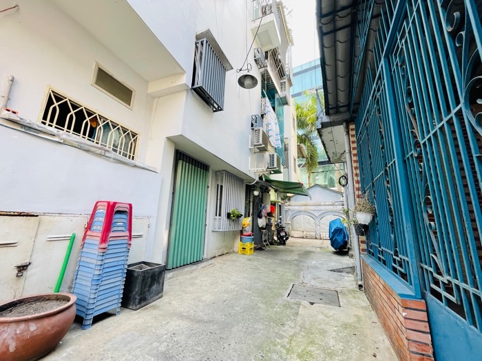 Nhà trung tâm Phú Nhuận, 2 mặt xe hơi trước sau, thông thoáng, thuận tiện kinh doanh