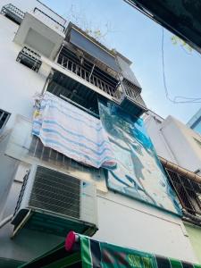 Nhà trung tâm Phú Nhuận, 2 mặt xe hơi trước sau, thông thoáng, thuận tiện kinh doanh
