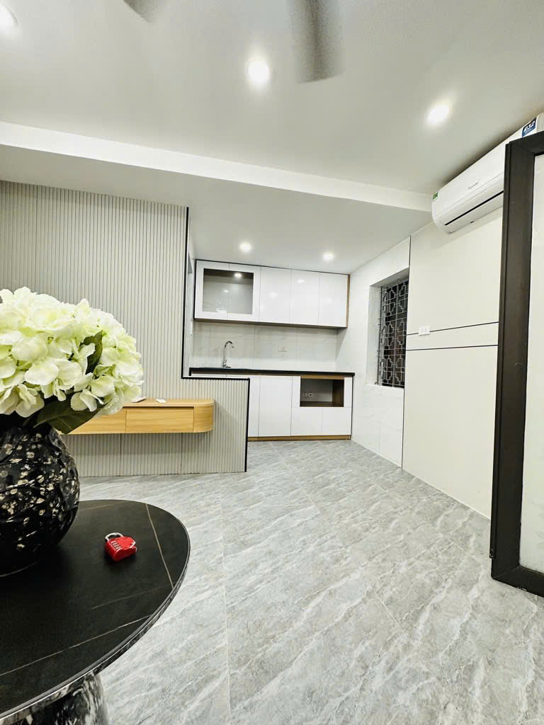 Bán nhà ngõ ô tô Đại La, 42m2, 5 tầng, 12.7 tỷ