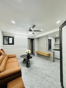 Bán nhà ngõ ô tô Đại La, 42m2, 5 tầng, 12.7 tỷ