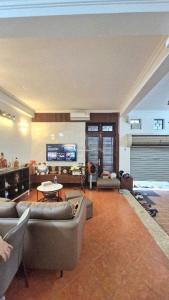 Bán nhà ngõ ô tô tránh phố Minh Khai, 42m2, 10.6 tỷ