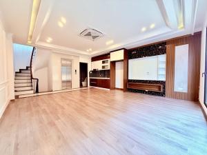 Bán nhà ngõ ô tô tránh phố Lạc Trung, 40m2, 10.8 tỷ
