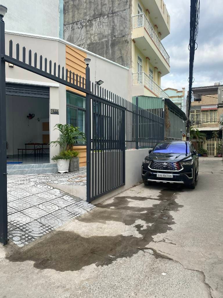 HẺM XE HƠI - CÁCH MẶT TIỀN 1 CĂN - NHÀ NGANG BỀ THẾ