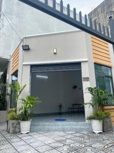 HẺM XE HƠI - CÁCH MẶT TIỀN 1 CĂN - NHÀ NGANG BỀ THẾ