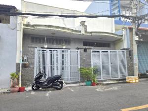 Bán nhà HXH Long Bình Quận 9, 93m2 ngang 9.5m tiện xây mới, , vị trí đắc địa, chỉ 7 tỷ TL