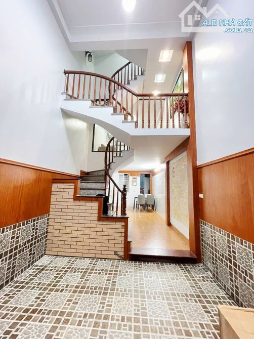 Bán gấp nhà Định Công Hạ, Hoàng Mai . S 33 M nhà 6 Tầng Đẹp Giá 5.9tỷ