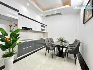 Tân khai 5 tầng gần oto 4.9 tỷ 26m2 nhà đẹp ,ko dính quy hoạch, giáp Hai Bà Trưng