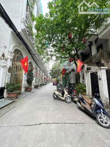 BÁN NHÀ PHÂN LÔ BIỆT THỰ PHỐ TÂN MAI. HOÀNG MAI 90M2 5 TẦNG - MT 5,5m VỈA HÈ Ô Ô TRÁNH