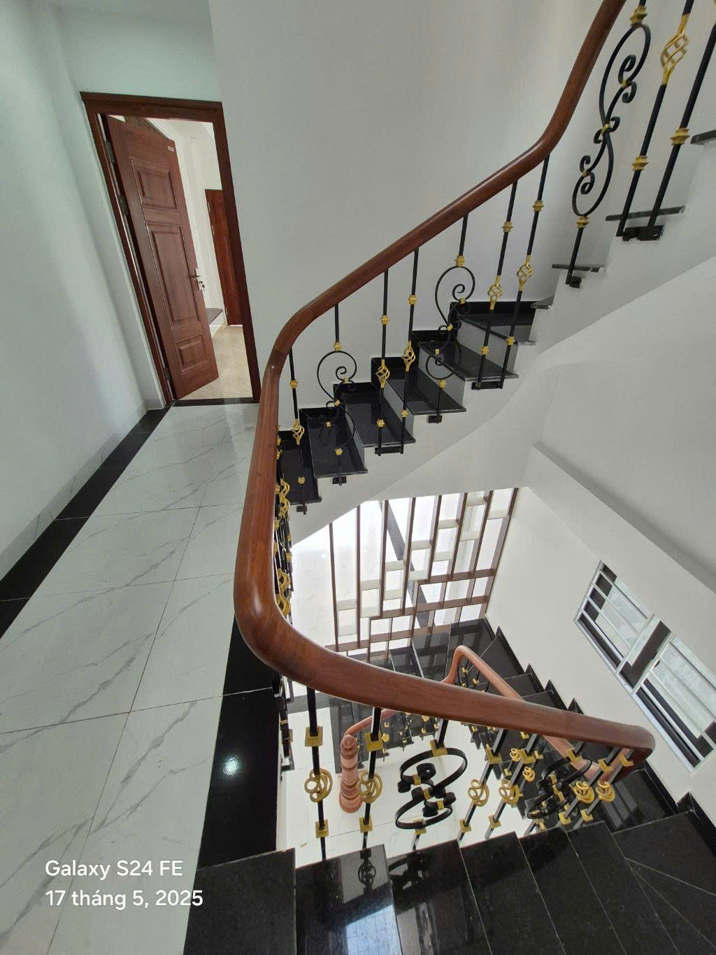 Bán nhà Mới Toanh chỉ việc sách vali về ở