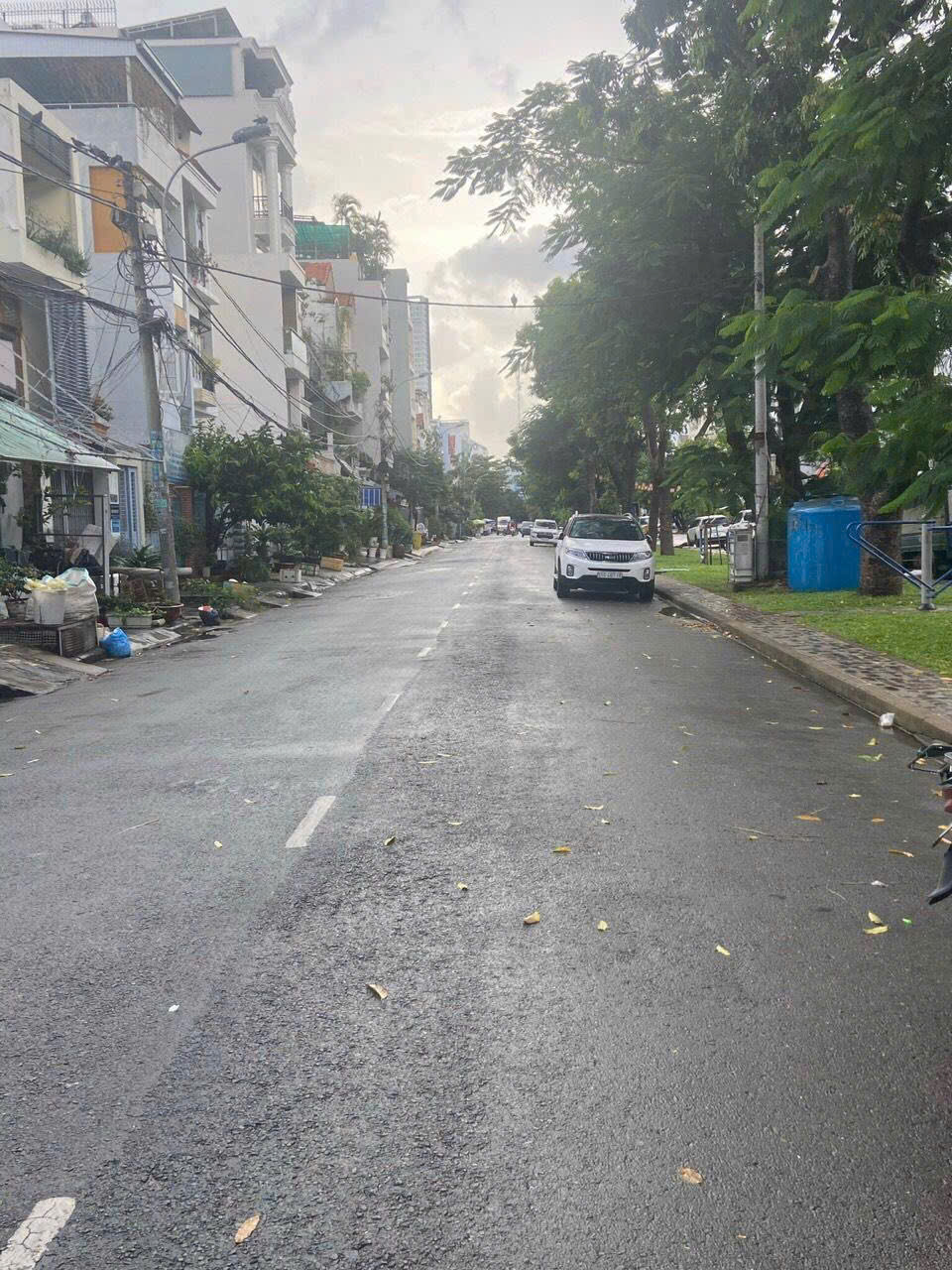 Bán nhà mặt tiền Quận 7 – đối diện công viên, đang có hợp đồng thuê ổn định