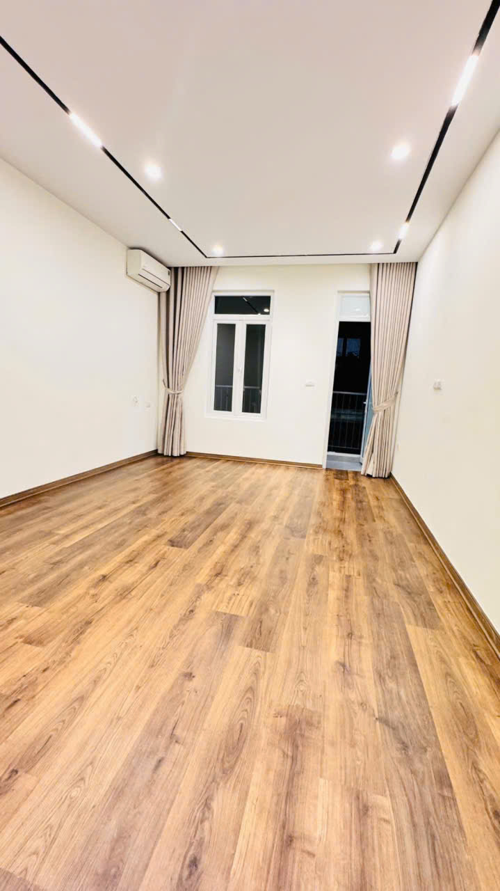 Nhà 5 tầng tại Thanh Xuân - sát hồ Khương Hạ, tiện ích ngay ngõ