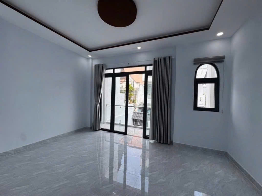 Hẻm xe hơi 1 / đường Bưng Ông Thoàn , P Phước Long B , Q9
5x20 , 2 tầng , 4 PN, 3 Wc hoàn công đủ