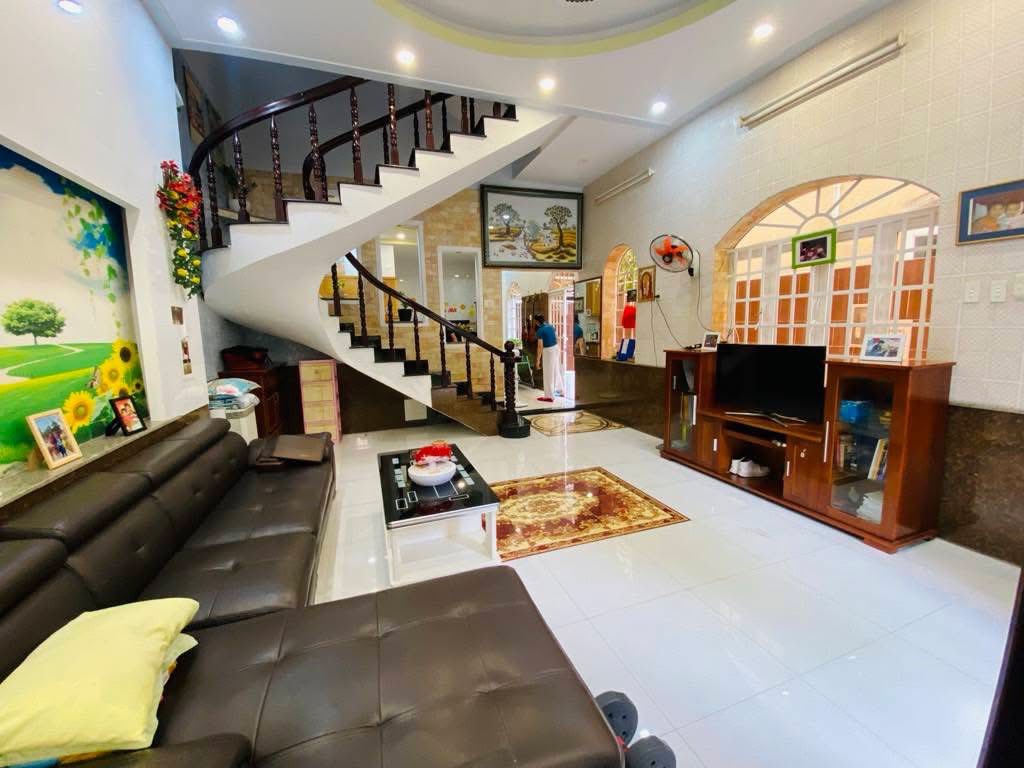 Nhà 4 tầng nở hậu tài lộc ký chính chủ