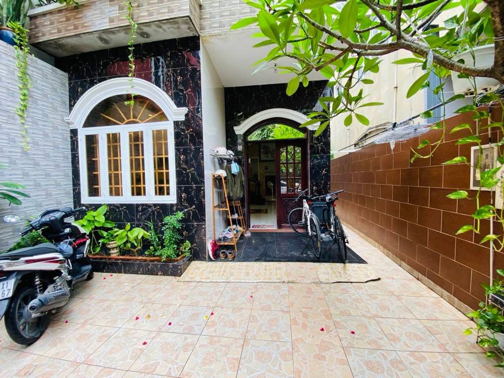 Nhà 4 tầng nở hậu tài lộc ký chính chủ