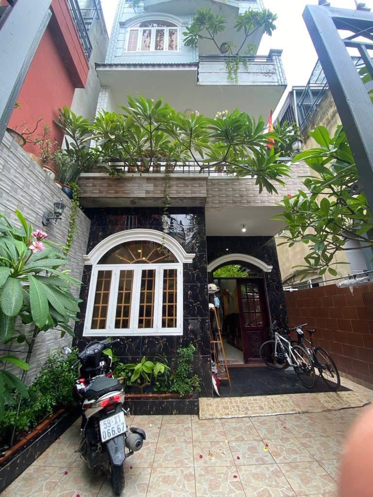 Nhà 4 tầng nở hậu tài lộc ký chính chủ