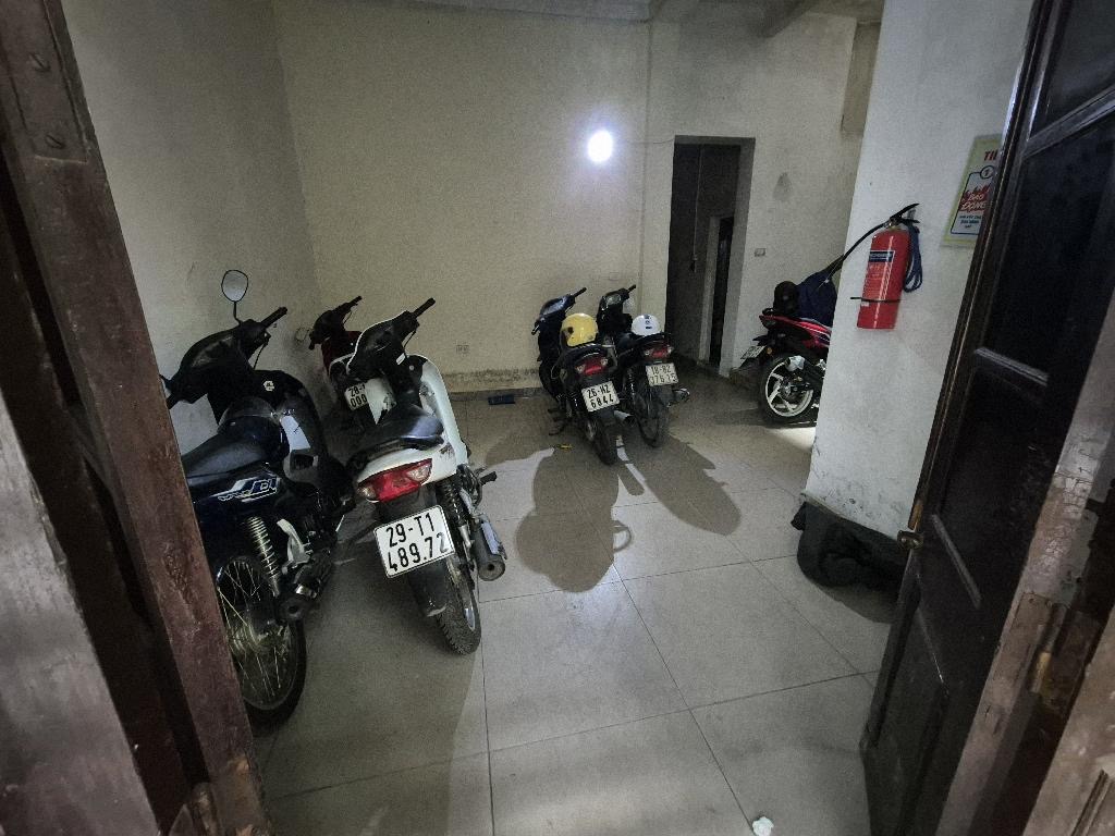Bán nhà Hoa Bằng 3 tầng 66m2 13 tỷ không QH