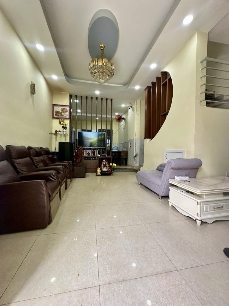 Nhà mới Tôn Đản - gần khu ẩm thực Vĩnh Khánh - giá chỉ 6.5 tỷ